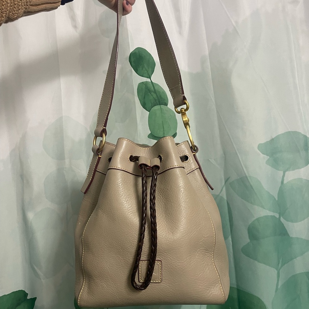 Large Florentine Hattie in Light Taupe